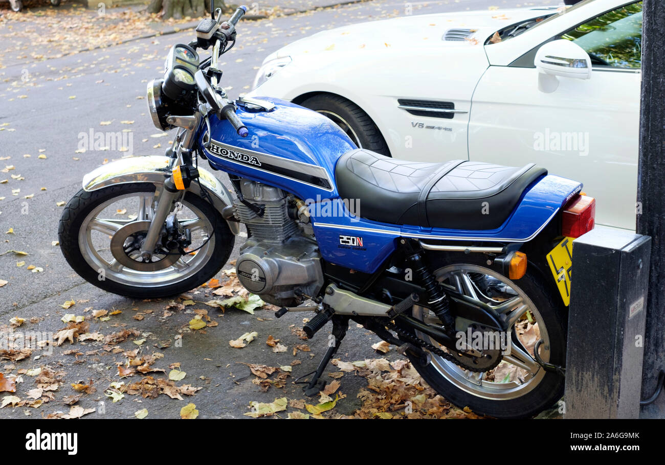 Une Honda CB250N Super moto de rêve, 1970/80 classic bike apprenant. Banque D'Images