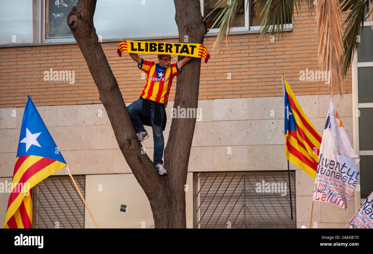 Barcelona Cataluña el dia 26 de octubre 2019 la asociaciones separatista se manifiesta en Barcelona con el lema presos políticos libertad BCN 2019 Banque D'Images