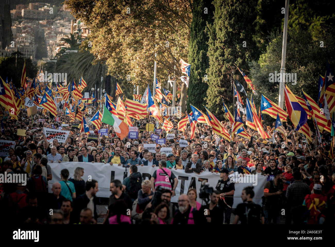 Barcelona Cataluña el dia 26 de octubre 2019 la asociaciones separatista se manifiesta en Barcelona con el lema presos políticos libertad BCN 2019 Banque D'Images