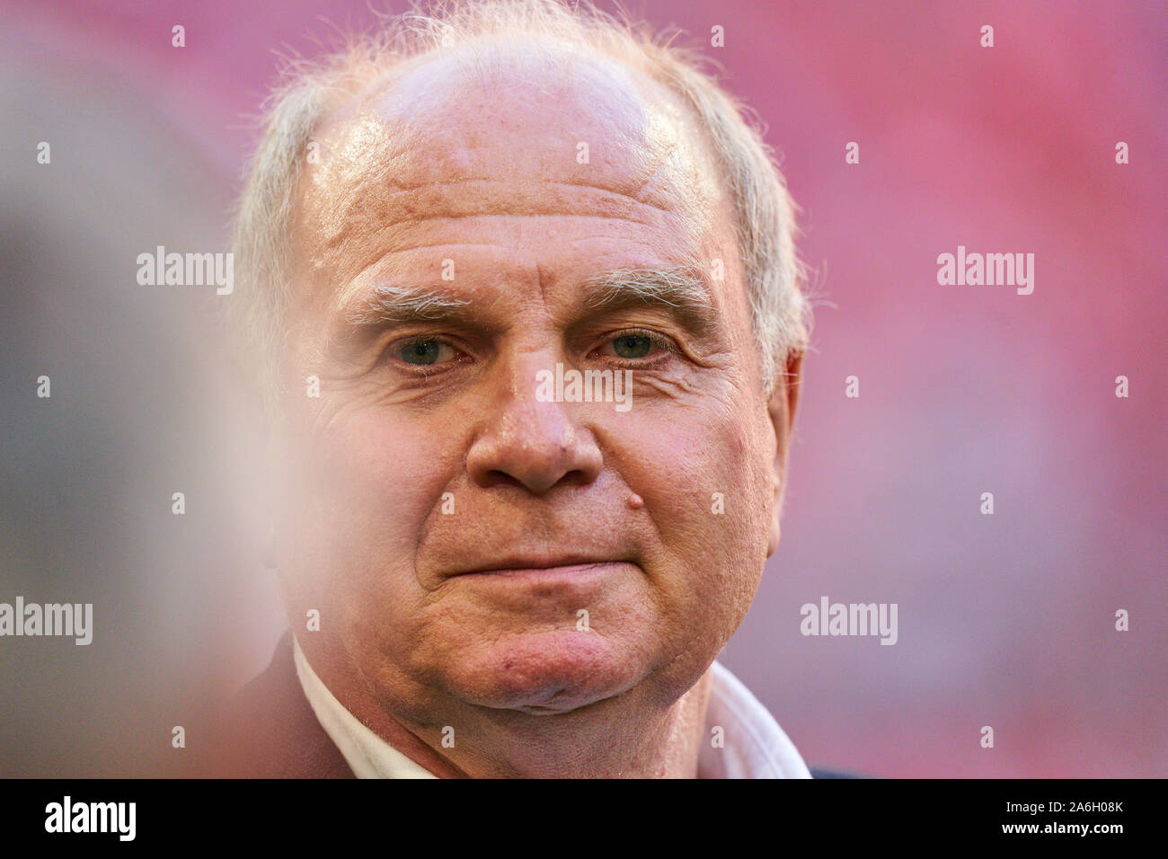 Football FC Bayern Munich - FC Union Berlin, Munich, le 26 octobre 2019. Uli Hoeness (président ), FCB FCB Président et président, demi-taille, portrait, close-up dans une cérémonie de remise des prix de la Fondation FCB Dominic Brunner, award comme un modèle de courage civil FC BAYERN MUNICH - FC UNION BERLIN 2-1 - DFL RÈGLEMENT INTERDIT TOUTE UTILISATION DES PHOTOGRAPHIES comme des séquences d'images et/ou quasi-vidéo - 1.ligue de soccer allemand , Munich, le 26 octobre 2019, journée 09 saison 2019/2020, FCB, München © Peter Schatz / Alamy Live News Banque D'Images