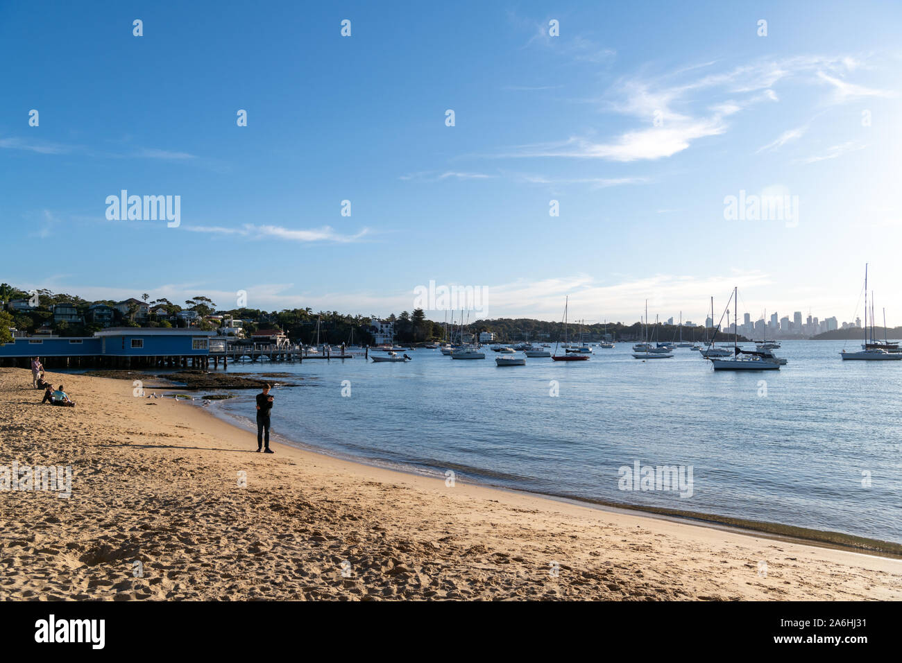 Sydney, NSW, Australia-Oct 20, 2019 : vue sur la plage à Watsons Bay, la plus ancienne du village de pêcheurs de l'Australie et la prospérité d'entrée locale populaire avec sp Banque D'Images