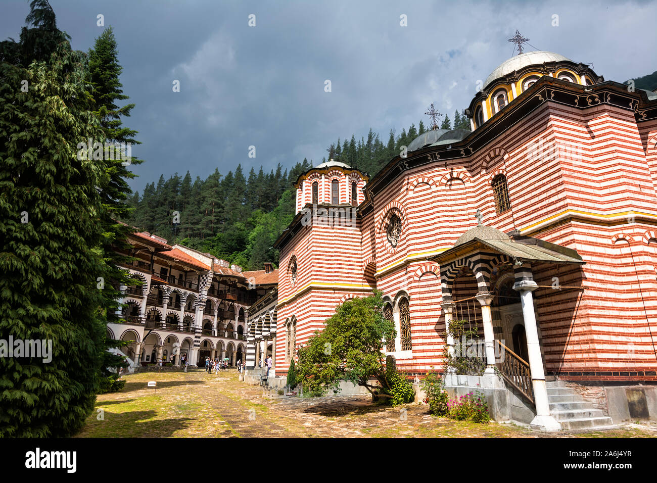 La Bulgarie, Rila - le 23 juin 2019 : Le Monastère de Rila, l'une des principales destinations touristiques et site de l'UNESCO en Bulgarie Banque D'Images