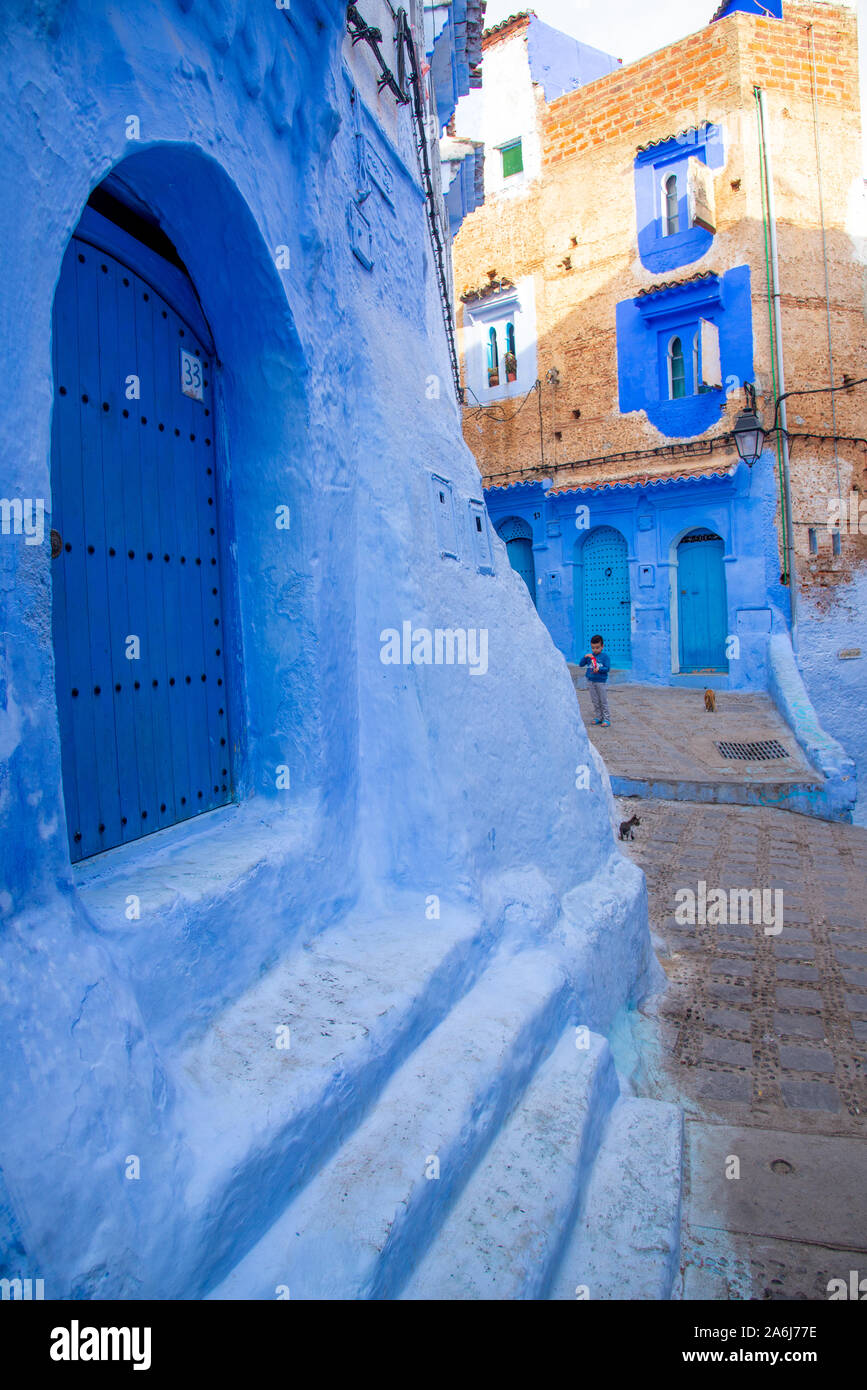 Bleu célèbre rues et maisons à Chefchaouen au Maroc Banque D'Images