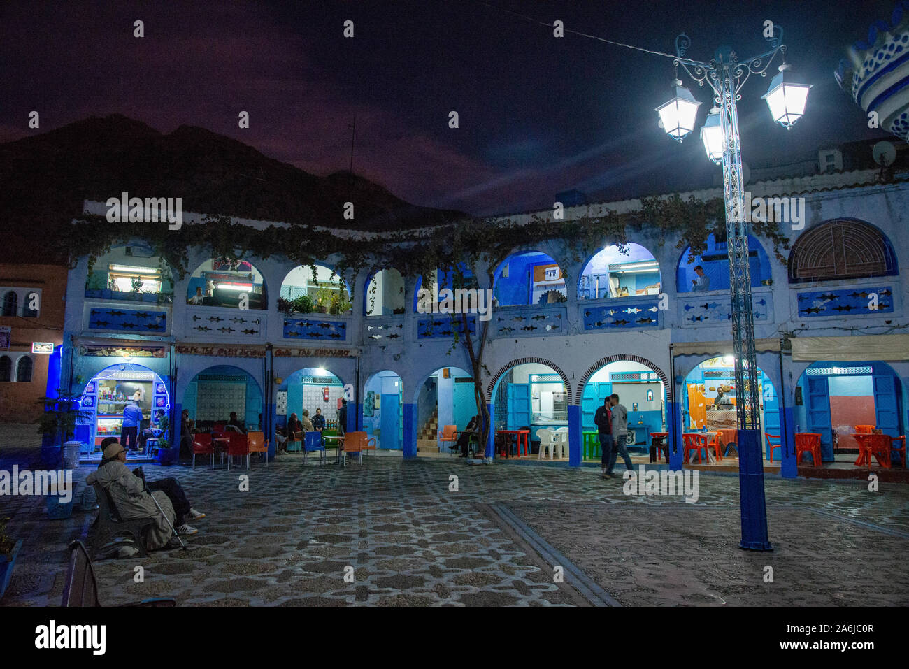 Maisons bleu de nuit à Chefchaouen au Maroc Banque D'Images