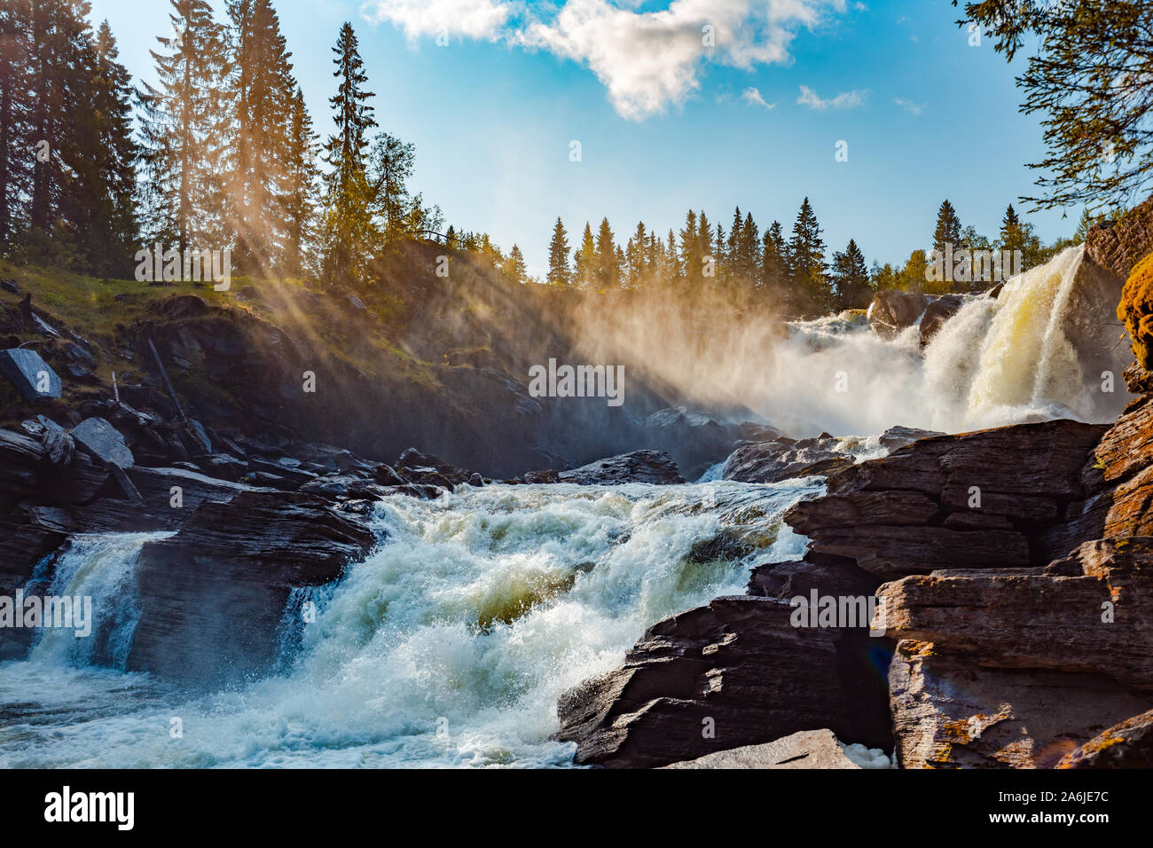 Ristafallet waterfall dans la partie ouest de Jamtland est répertorié comme l'un des plus belles chutes d'eau en Suède. Banque D'Images