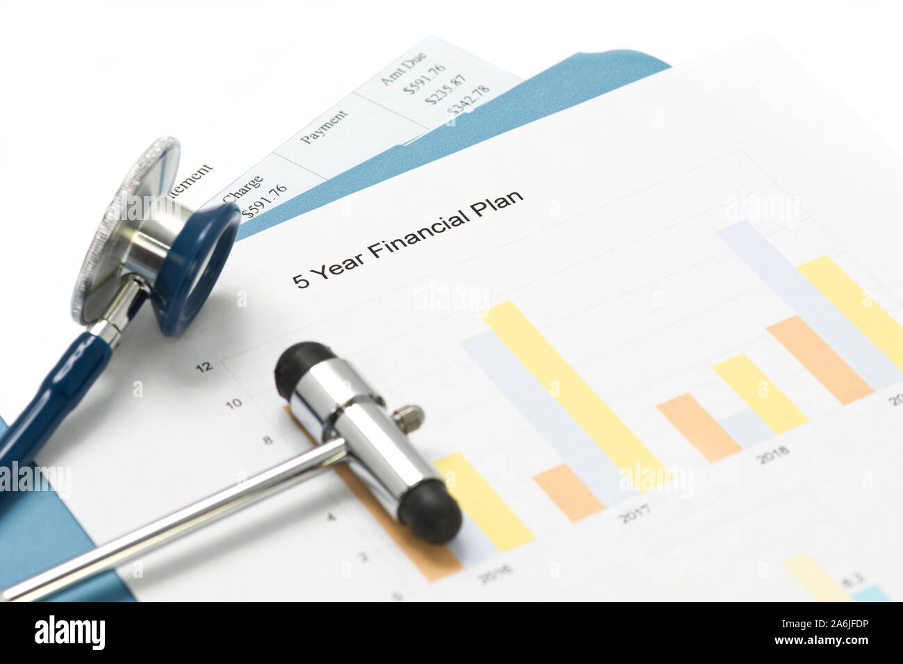 Cinq ans fictive plan financier pour l'exercice de la médecine avec patient relevé de facturation. Banque D'Images