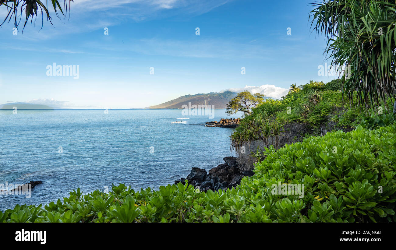 Plage de Wailea sentier partant du Four Seasons à Maui. Randonnée panoramique sur l'océan Banque D'Images