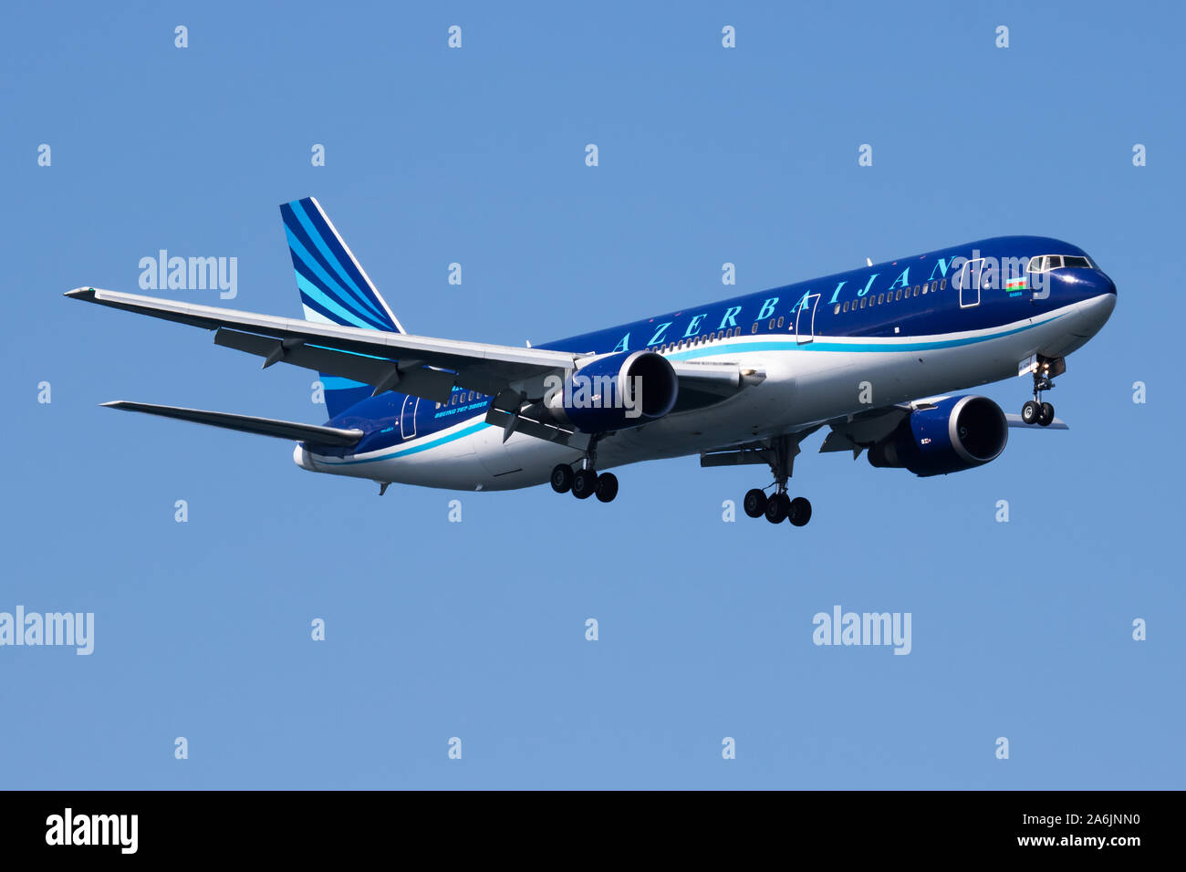 Istanbul / Turquie - 29 mars 2019 : AZAL Azerbaijan Airlines Boeing 767-300 4K-AZ81 avion du passager l'arrivée et l'atterrissage à l'aéroport Ataturk d'Istanbul Banque D'Images