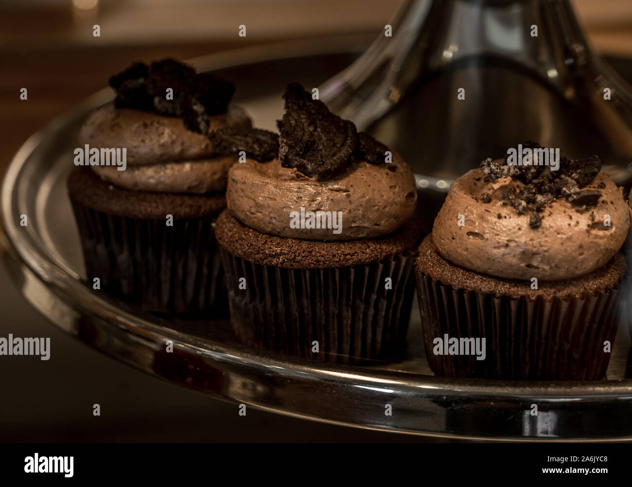 Cupcakes gastronomique avec une boîte de rose dans Gerogetown Banque D'Images