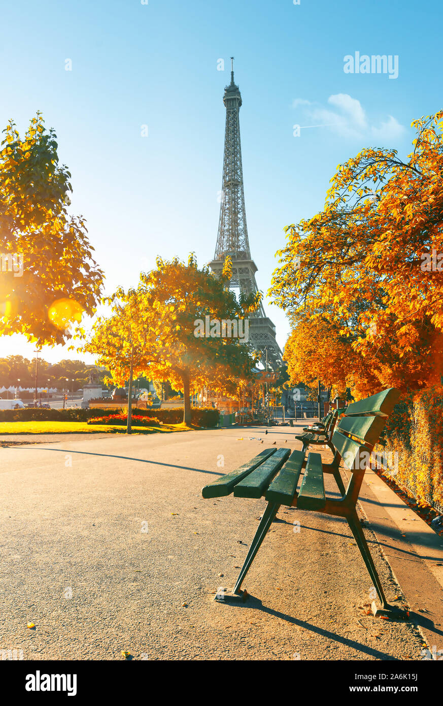 Matin ensoleillé, de la Tour Eiffel et à l'automne, Paris, France Banque D'Images