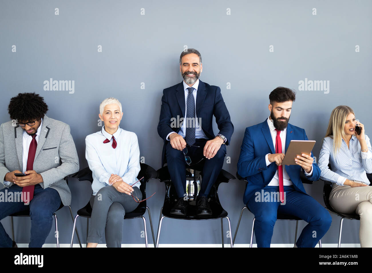 Happy smiling multi ethnic business team in office Banque D'Images