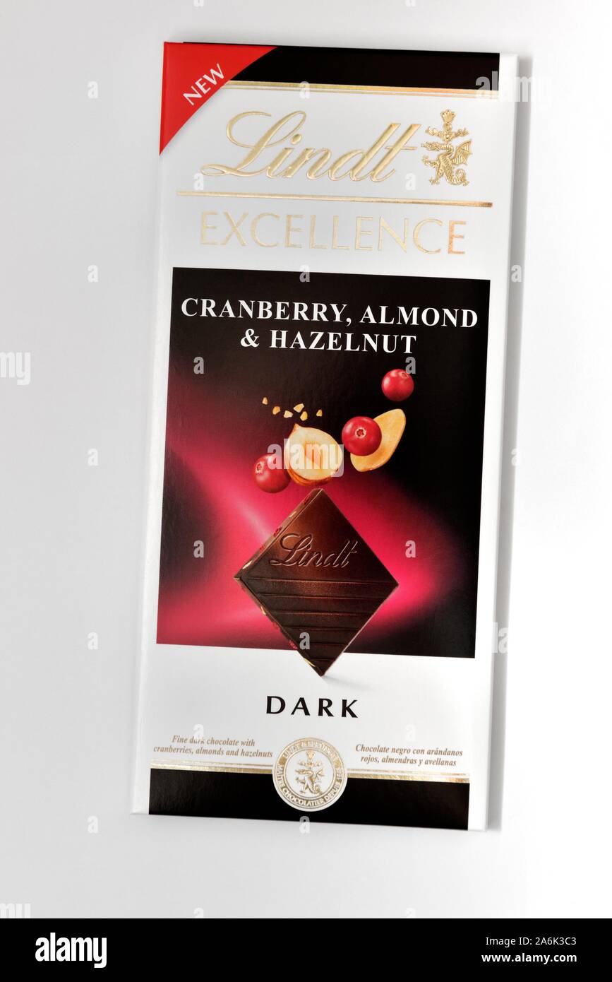 Chocolat noir Lindt excellence,cranberry & amande, noisette