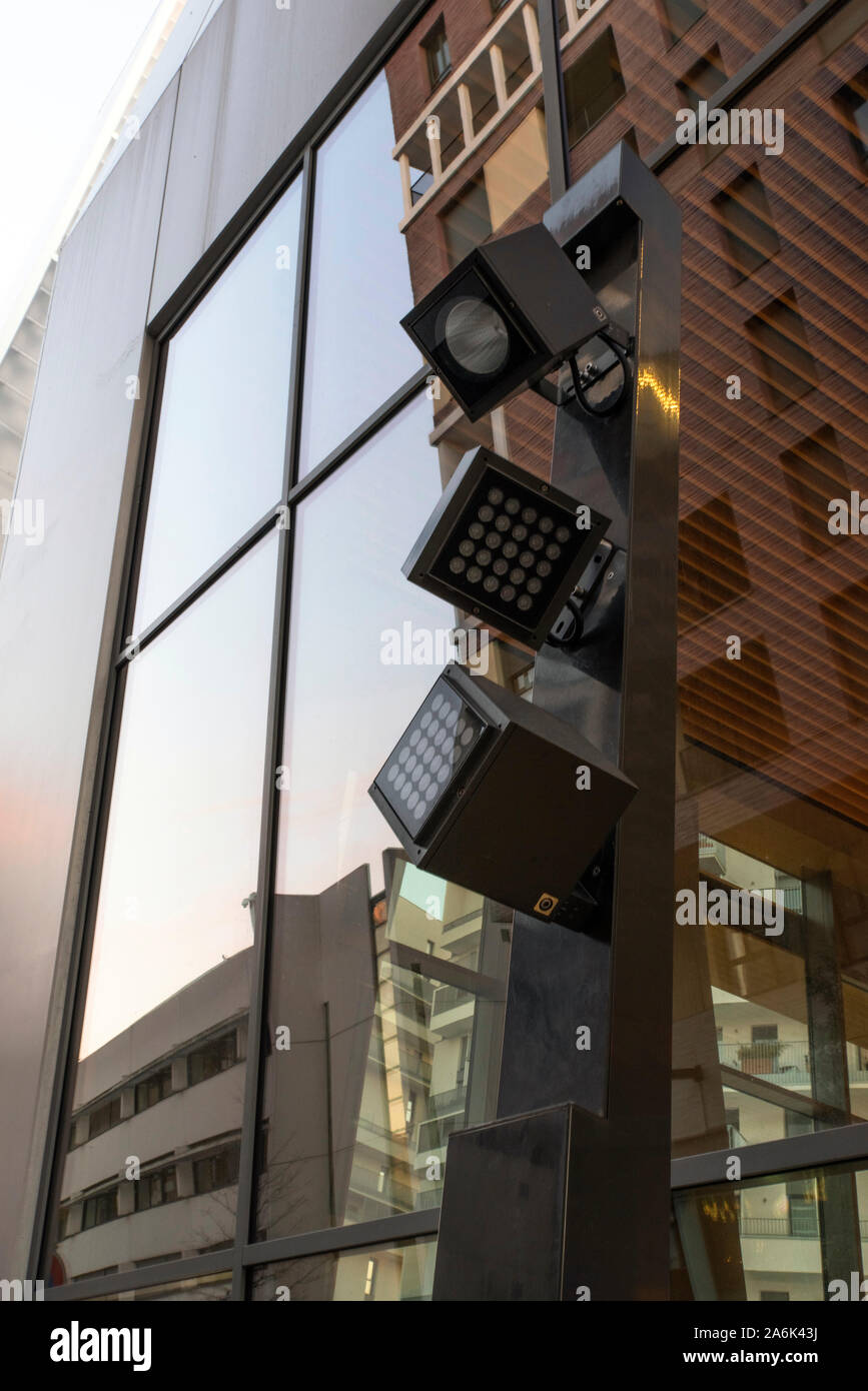 L'éclairage urbain moderne dans le centre-ville de France Banque D'Images