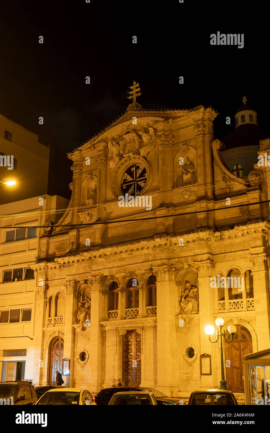 Jésus de Nazareth Église paroissiale de nuit à Sliema, Malte Banque D'Images