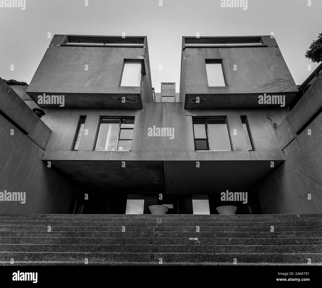 Montréal, Québec / Canada - 31 mai 2013 : Square Asysmetric complexe résidence d'architecture/bâtiment qui est vraiment unique à Montréal, Québec / Canada Banque D'Images