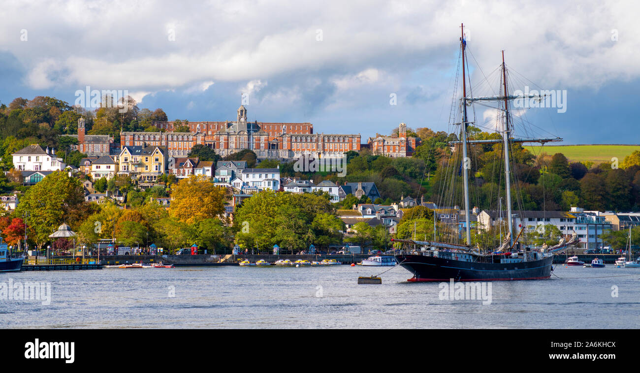 Britannia Royal Naval College, donnant sur l'estuaire de l'EICC et le port de Dartmouth dans le sud du Devon. Banque D'Images