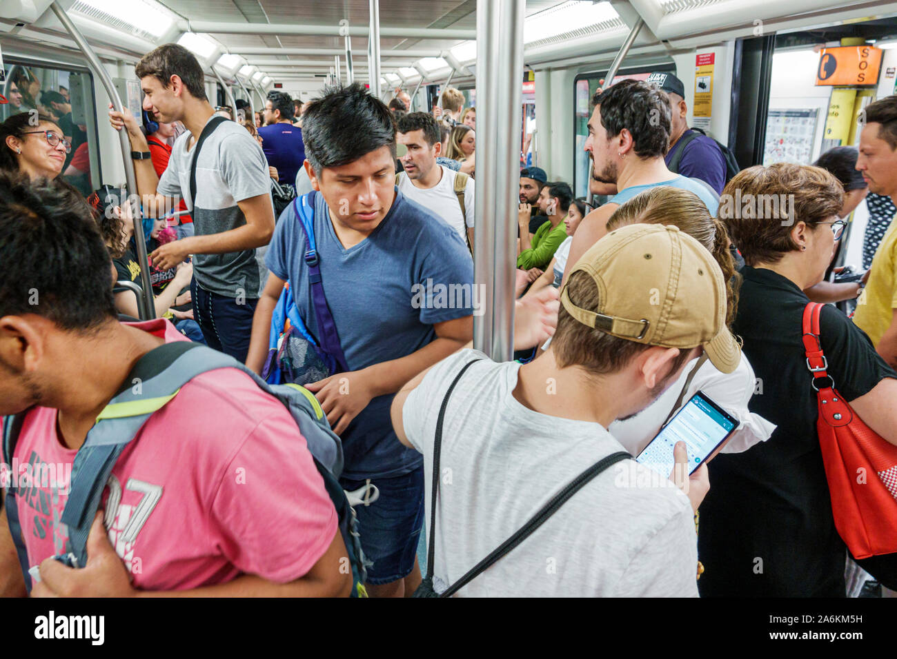 Barcelone Espagne,Catalogne Catalunya,Transports Metropolitans de Barcelone TMB,métro,métro,transport rapide,train,intérieur,passagers Comu Banque D'Images