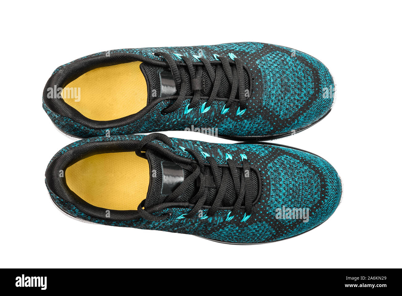 Vue de dessus de chaussures de sport isolés. Sneakers moderne sur fond blanc. Chemin de détourage pour une utilisation facile Banque D'Images