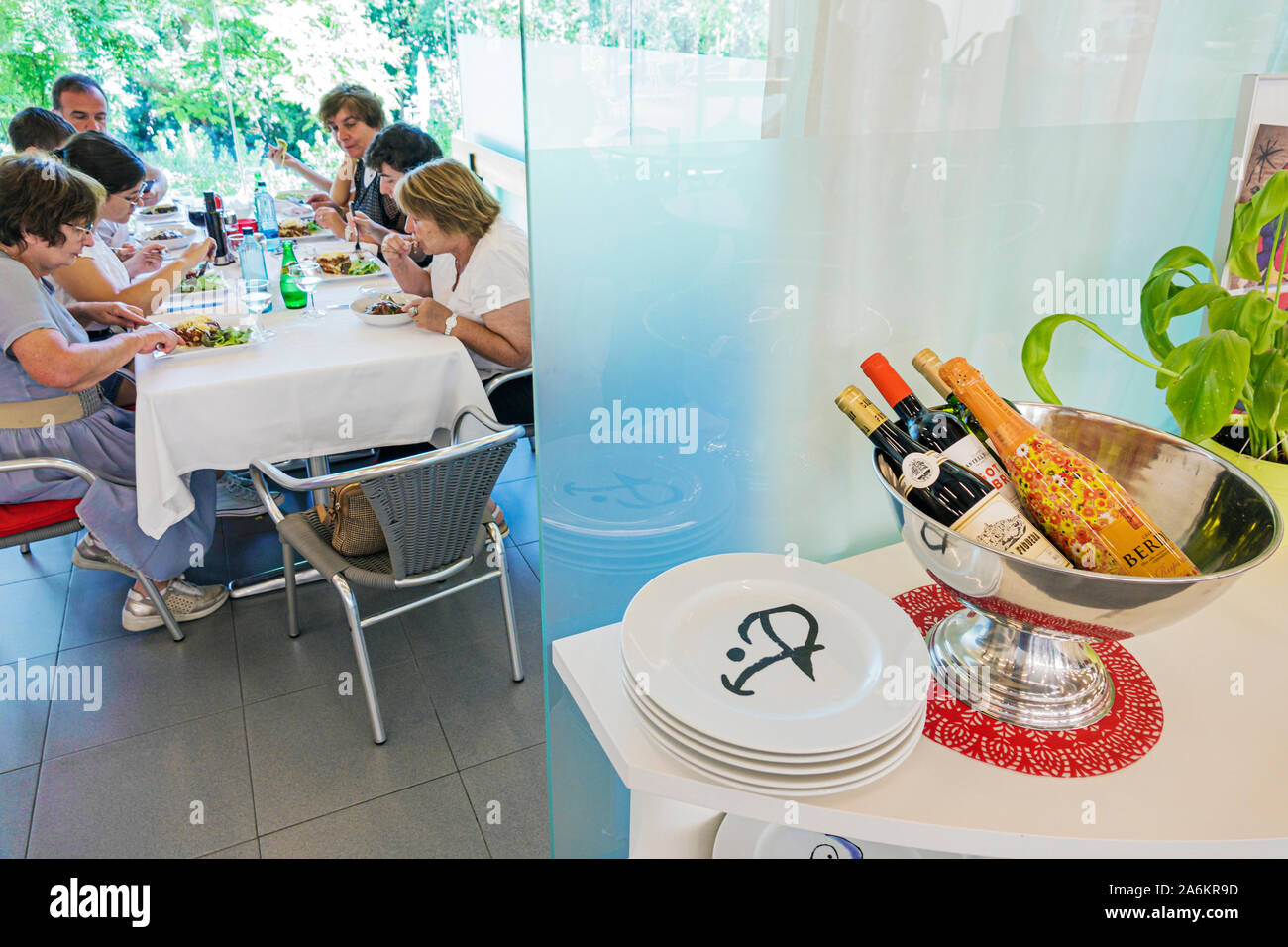 Barcelone Espagne,Catalogne Catalunya,Parc de Montjuic,Fondation Fundacio Joan Miro,Musée d'art contemporain,intérieur,restaurant restaura Banque D'Images