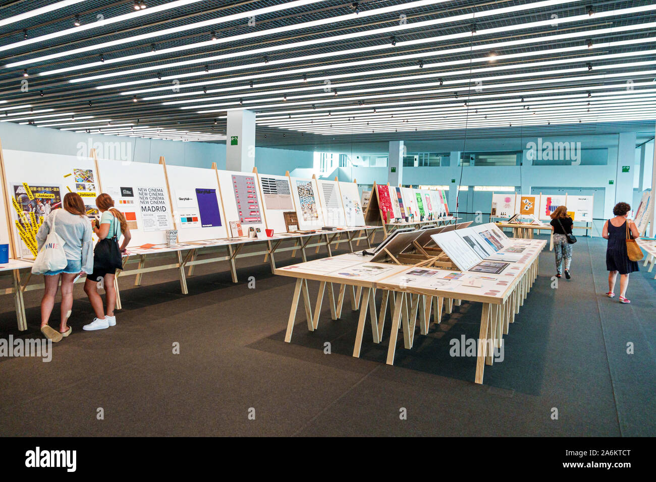 Barcelone Espagne,Catalonia Plaza Placa des Glories,Museuu del Disseny de Barcelona Design Museum,intérieur,exposition,design graphique,ES19082320 Banque D'Images