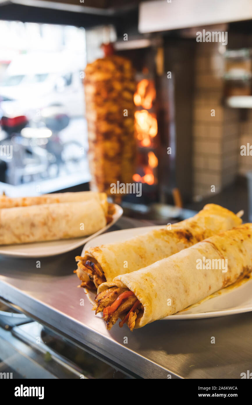 Doner kebab turc traditionnel de la viande. Shawarma ou gyros. Turc
