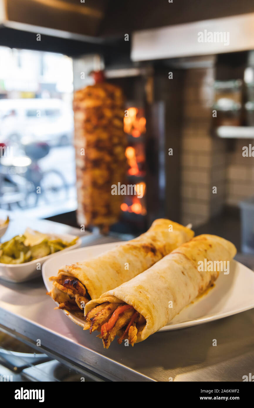 Doner kebab turc traditionnel de la viande. Shawarma ou gyros. Turc