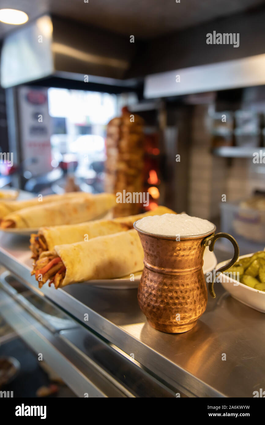 Doner kebab turc traditionnel de la viande. Shawarma ou gyros. Turc