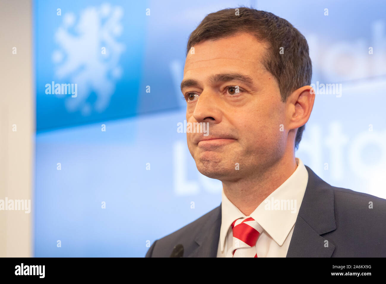 Erfurt, Allemagne. 27 Oct, 2019. Mike Mohring, premier candidat de la CDU, réagit à l'élection de CDU partie après l'annonce de la première des prévisions pour l'élections de l'état de Thuringe. Crédit : Michael Reichel/dpa/Alamy Live News Banque D'Images