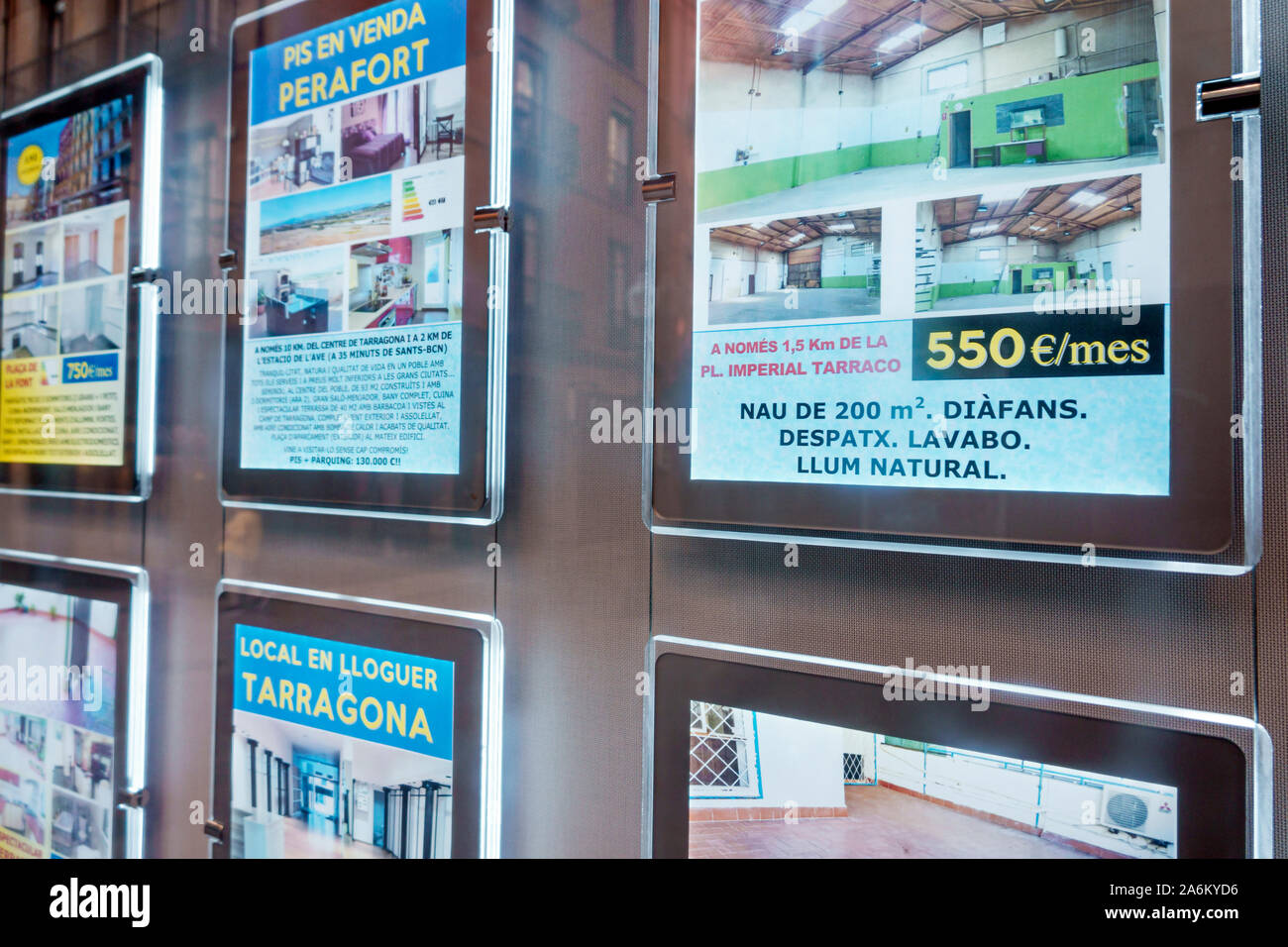 Tarragone Espagne,Hispanic Latino,Catalogne Catalunya,partie Alta,quartier historique,Plaza de la Fuente,Placa de la font,bureau immobilier,affichage,r Banque D'Images