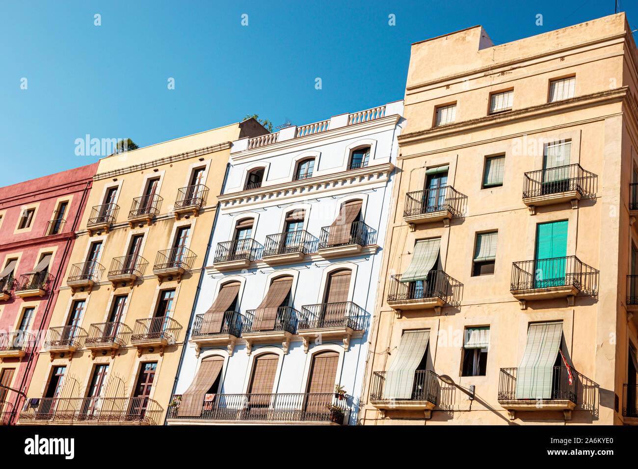 Tarragona Espagne,hispanique latin Latino,Catalogne Catalunya,partie Alta,quartier historique,Plaza de la Fuente,Placa de la font,place publique,appartement buil Banque D'Images