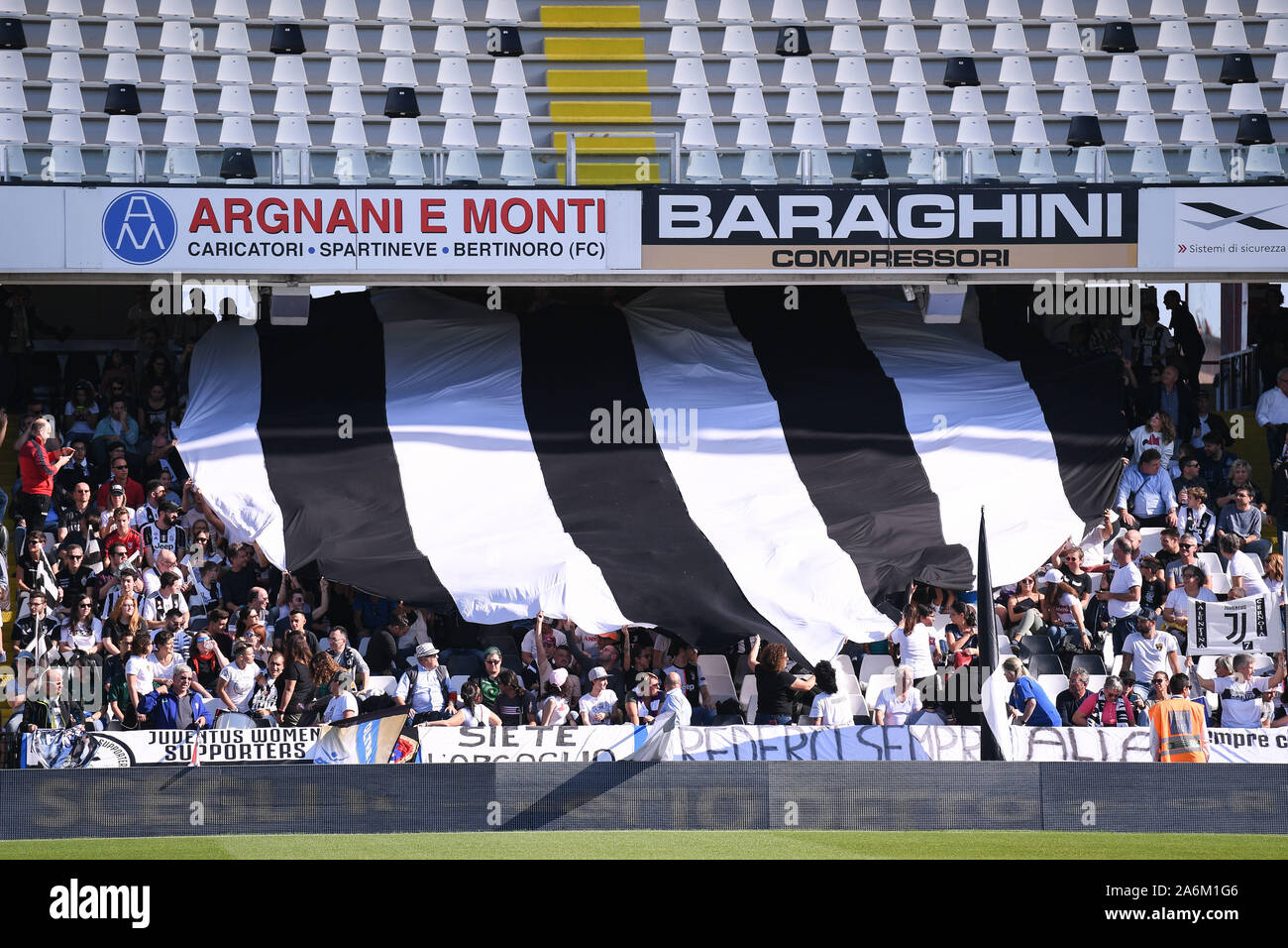 Cesena, Italie. 27 Oct, 2019. fans de juventusduring WomenÃ vs Juventus Fiorentina'Â, la Supercoupe italienne Femmes Football à Cesena, Italie, le 27 octobre 2019 - LPS/Lisa Guglielmi Crédit : Lisa Guglielmi/fil LPS/ZUMA/Alamy Live News Banque D'Images