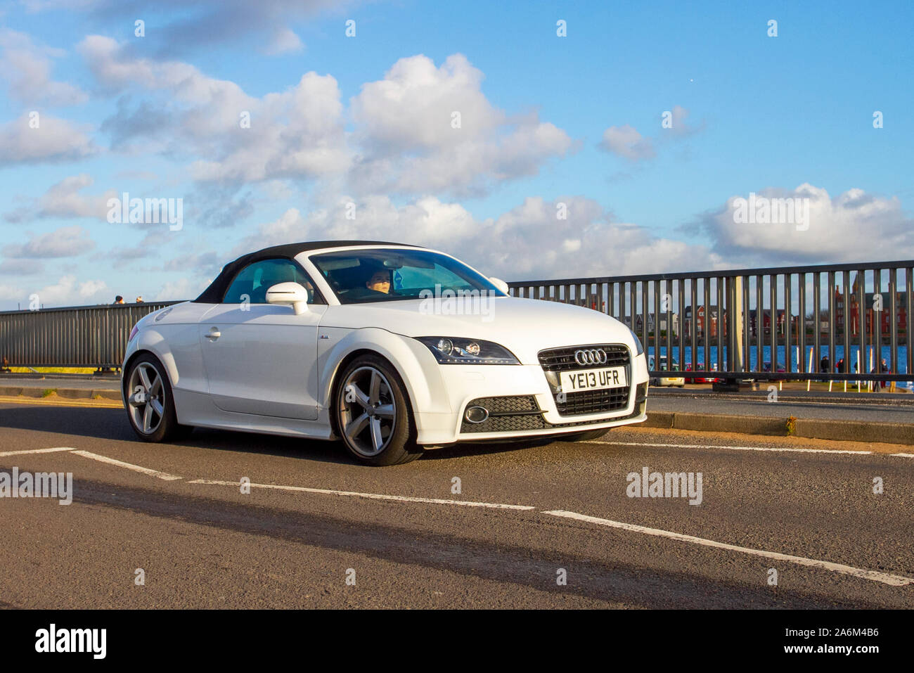 Audi tt blanc Banque de photographies et d'images à haute résolution - Alamy