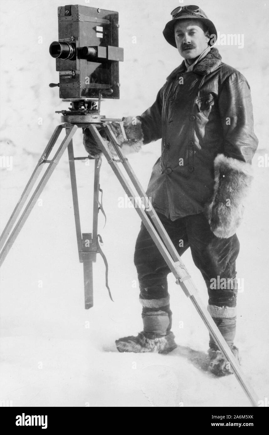 Herbert Ponting, photographe sur Robert Falcon Scott's dernière expédition vers l'Antarctique, 1910. Herbert George Ponting, (1870 - 1935) photographe professionnel. Il est surtout connu comme le photographe et cinéaste de l'expédition de Robert Falcon Scott, de l'expédition Terra Nova à la mer de Ross et Pôle Sud (1910-1913) Banque D'Images