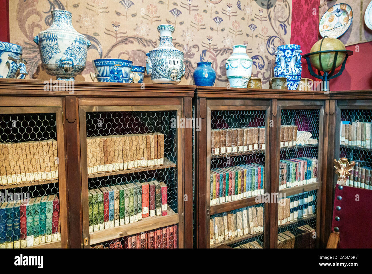 Valence Espagne,Ciutat Vella,vieille ville,quartier historique,Casa Museo de Jose Benlliure House Museum,maison familiale peintre,19e siècle,bibliothèque,Painted ce Banque D'Images