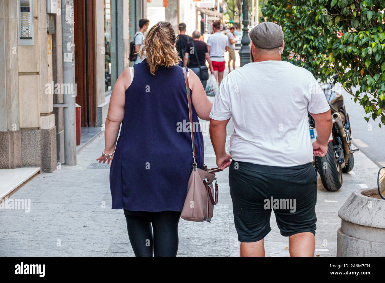 Valence Espagne,Ciutat Vella,vieille ville,quartier historique,Carrer de Sant Vicent Martir,trottoir,piétons,homme hommes adultes adultes,femme femmes Banque D'Images