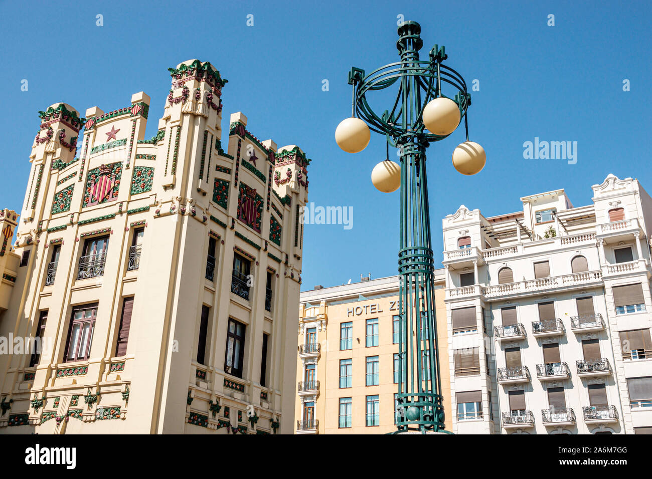 Valencia Espagne,Carrer de Xativa,Estacio del Nord,Gare de Renfe,extérieur,Art Nouveau,architecture,par Demetrio Ribes Marco,lampadaire,ES1908 Banque D'Images