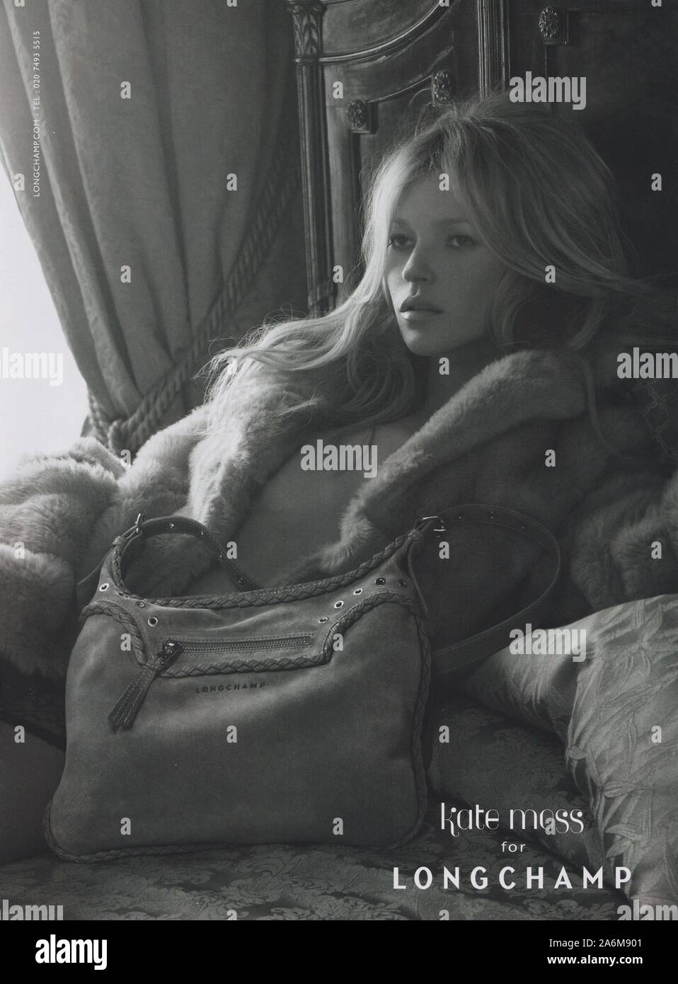 Affiche publicitaire de la maison Longchamp avec Kate Moss dans la version papier du magazine de l'année 2010, de la publicité, publicité de creative Longchamp 2010s Banque D'Images