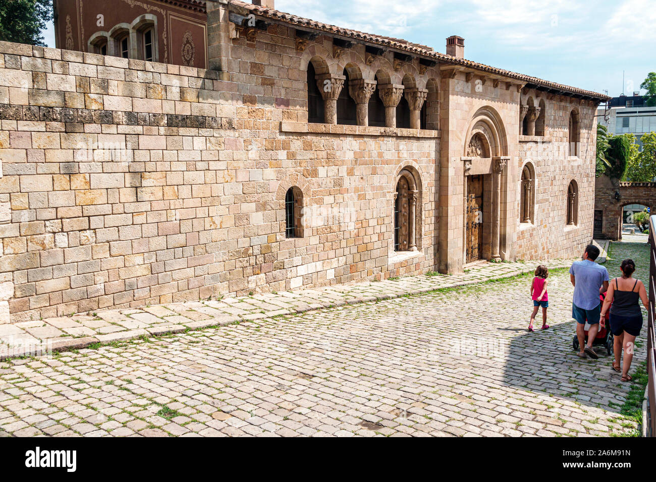 Barcelone Espagne, Catalonia Monastère de Pedralbes, complexe historique gothique, Baixada del Monestir, rue pavée, Conventet, bâtiment monastique, extérieur, Banque D'Images