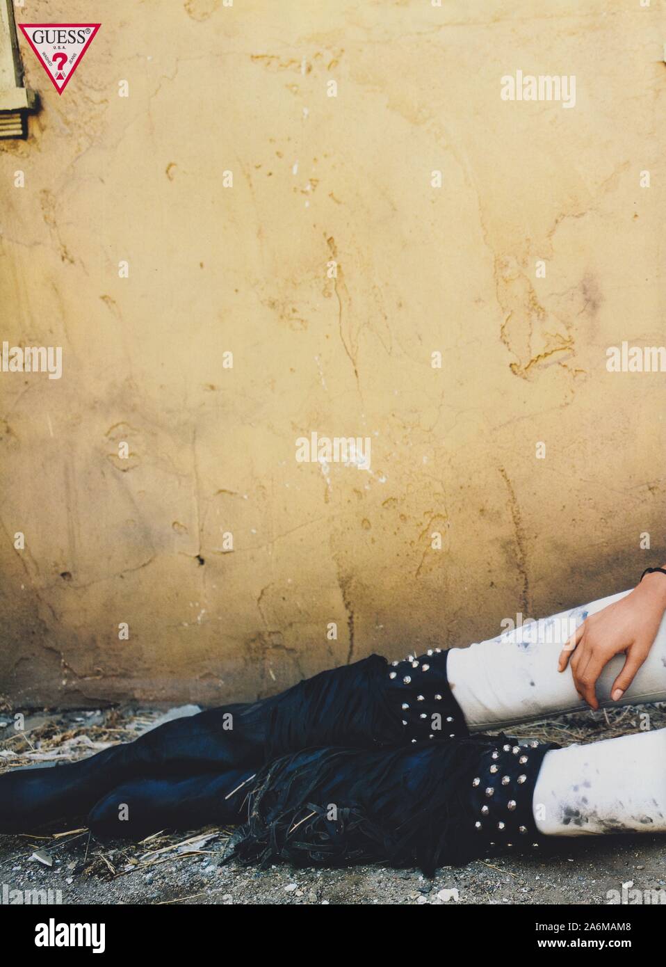 Affiche publicitaire de deviner avec Vanessa Hessler en version papier du magazine de l'année 2010, de la publicité, publicité de creative pense 2010s Banque D'Images