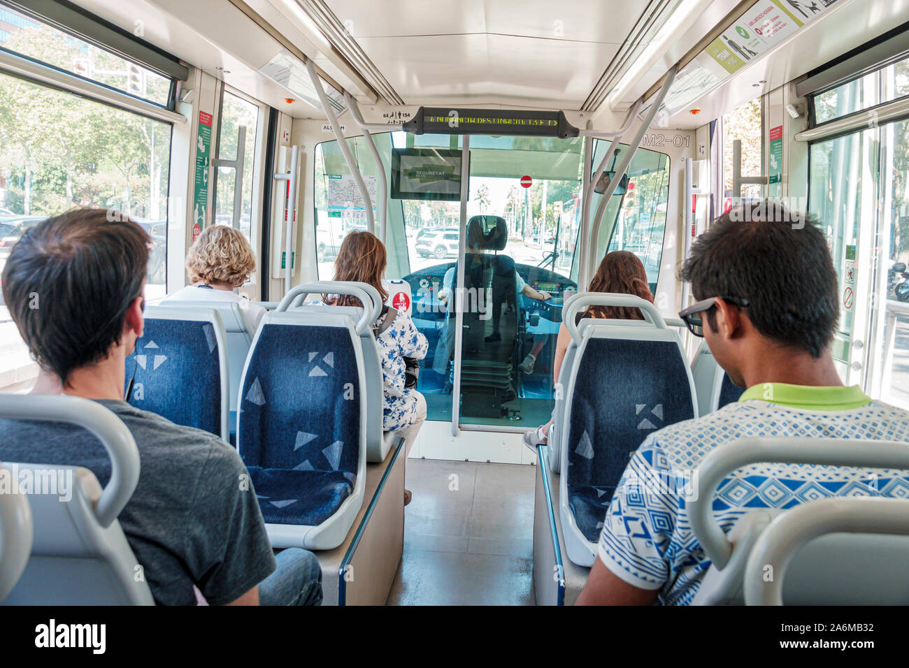 Barcelone Espagne,Catalonia Eixample,bus,Transports Metropolitans de Barcelone,TMB,homme,femme,conducteur,passagers riders,ES190902099 Banque D'Images