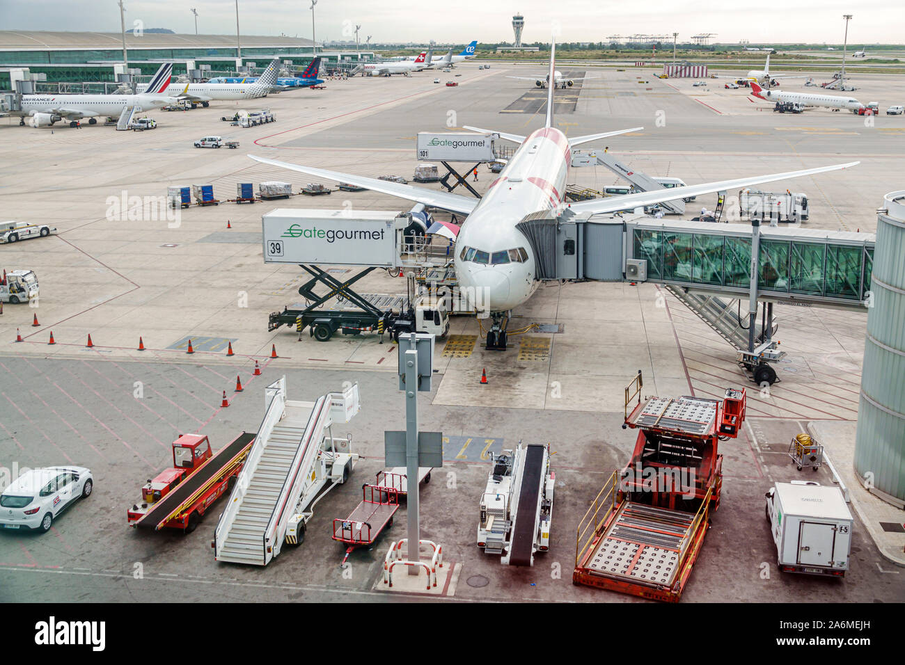 Barcelone Espagne,Catalogne Barcelone-El Prat Josep Tarradellas aéroport BCN,terminal T1,A,tablier de tarmac,rampe,service de départ en amont,avion,Gate Go Banque D'Images