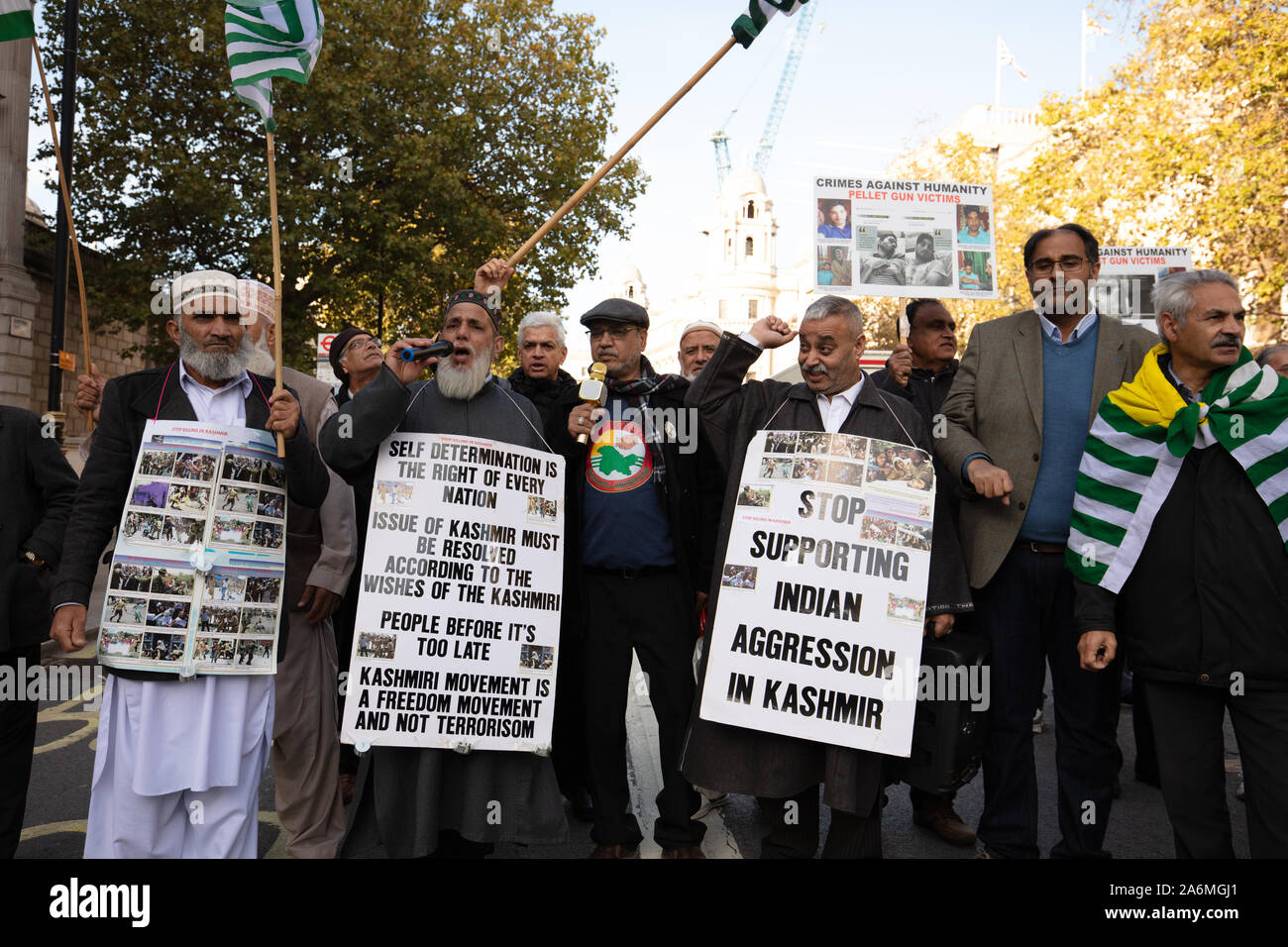 Londres, Royaume-Uni. 27 octobre, 2019. Les protestataires vu à une protestation du cachemire à Whitehall, en face de 10 Downing Street, Londres, Royaume-Uni. Crédit : Joe Keurig / Alamy News Banque D'Images