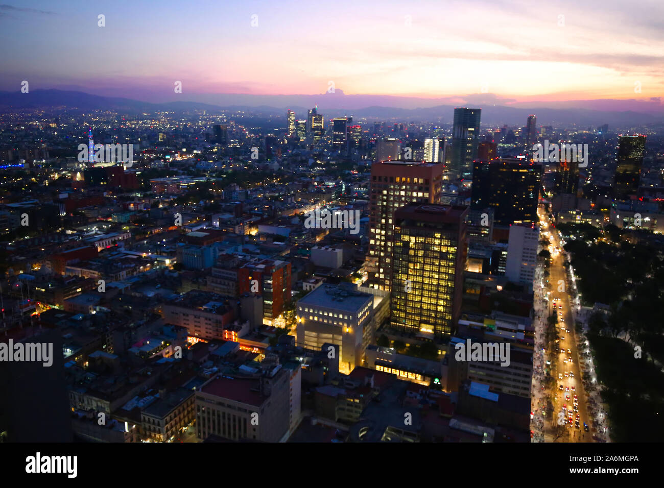 Vue panoramique de la ville de Mexico à partir de la plate-forme d'observation en haut de la tour de l'Amérique latine (Torre Latinoamericana) Banque D'Images