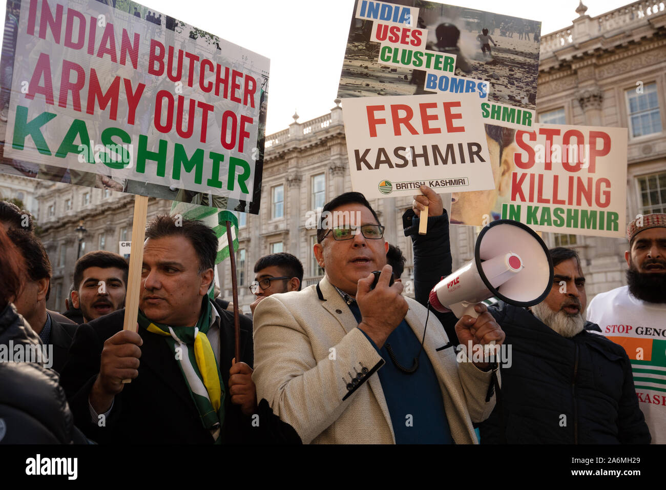 Londres, Royaume-Uni. 27 octobre, 2019. Les protestataires vu à une protestation du cachemire à Whitehall, en face de 10 Downing Street, Londres, Royaume-Uni. Crédit : Joe Keurig / Alamy News Banque D'Images