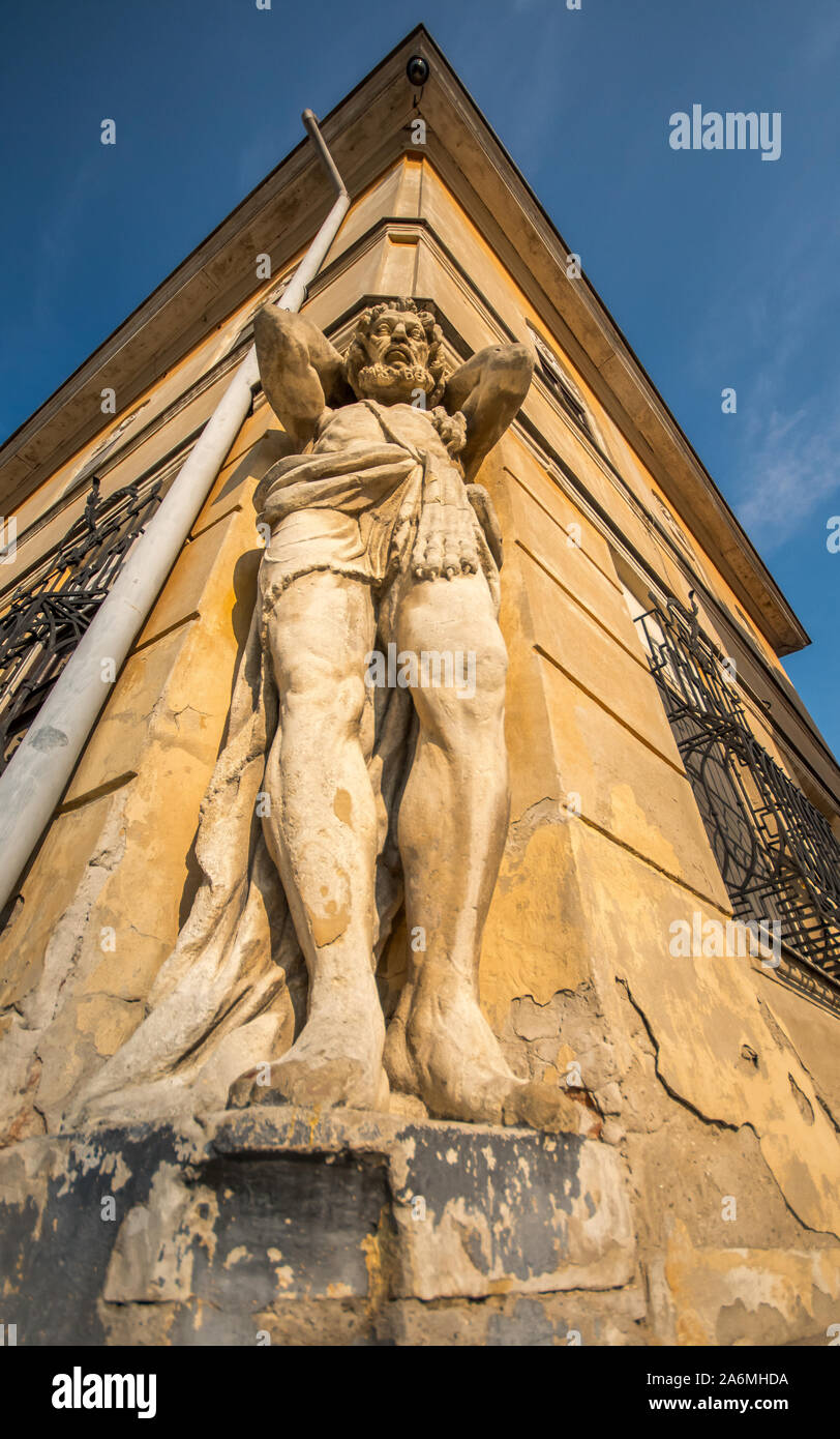 Statue d'Atlas. Appelé aussi Corgon. La sculpture est un célèbre monument et symbole de Nitra, Slovaquie Banque D'Images