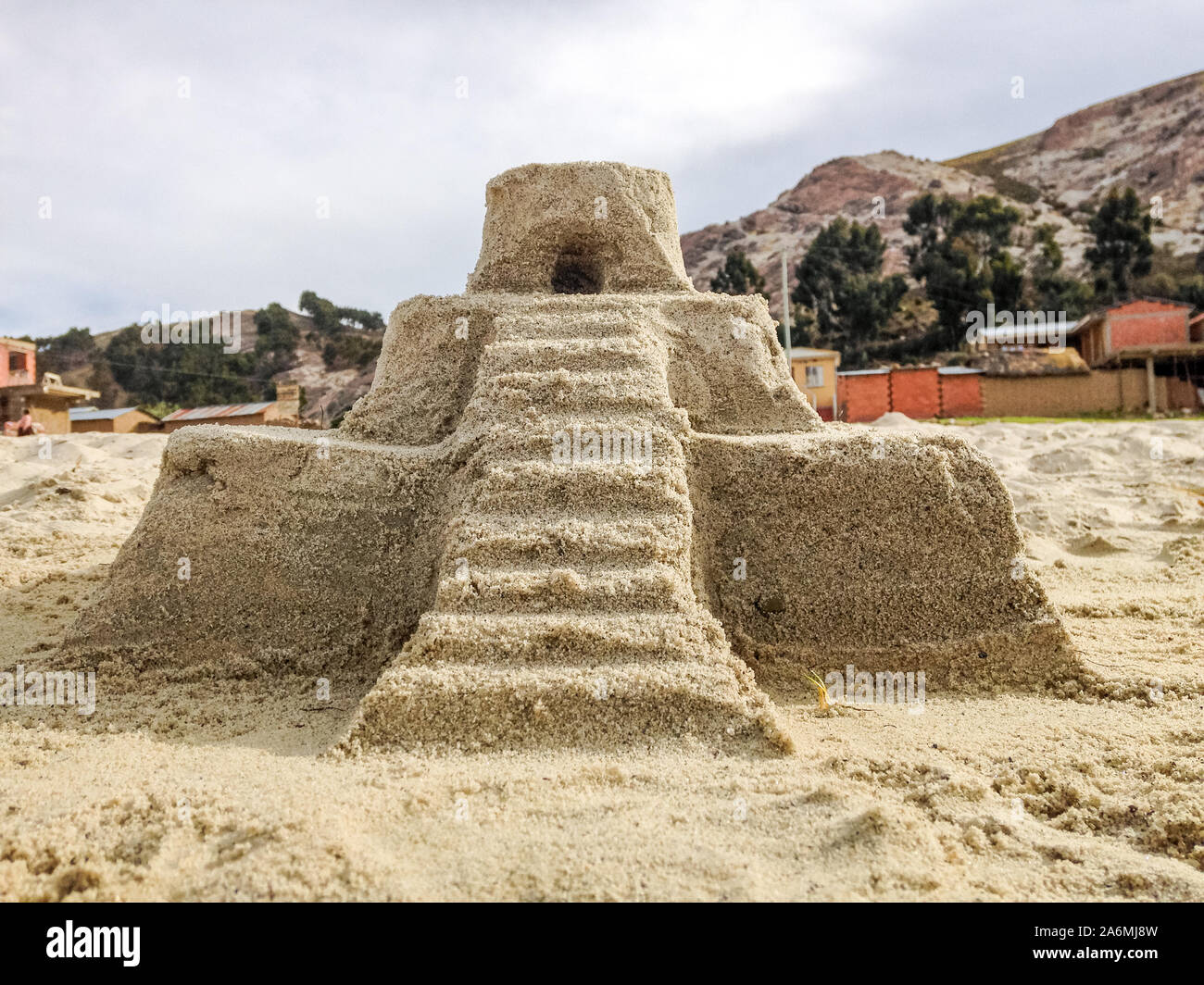 La Paz / Bolivie ; 20 Décembre 2014 : Maya temple construit à partir de sable à la plage de Sun Island (Isla del Sol) Banque D'Images