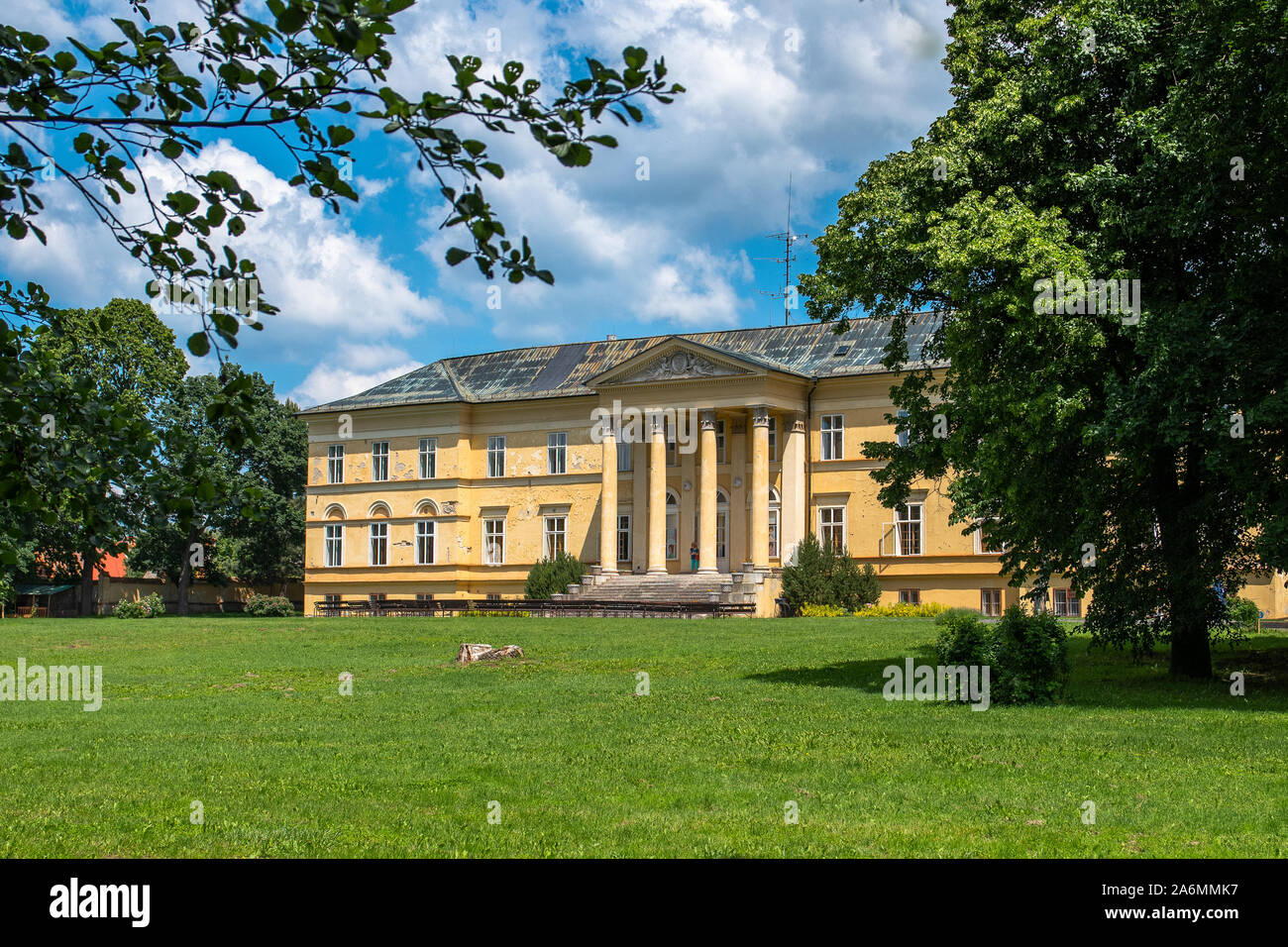 Dolna Krupa Manor House. Le manoir classique du Brunsvick. Ludwig van Beethoven composa sa Sonate Clair ici Banque D'Images