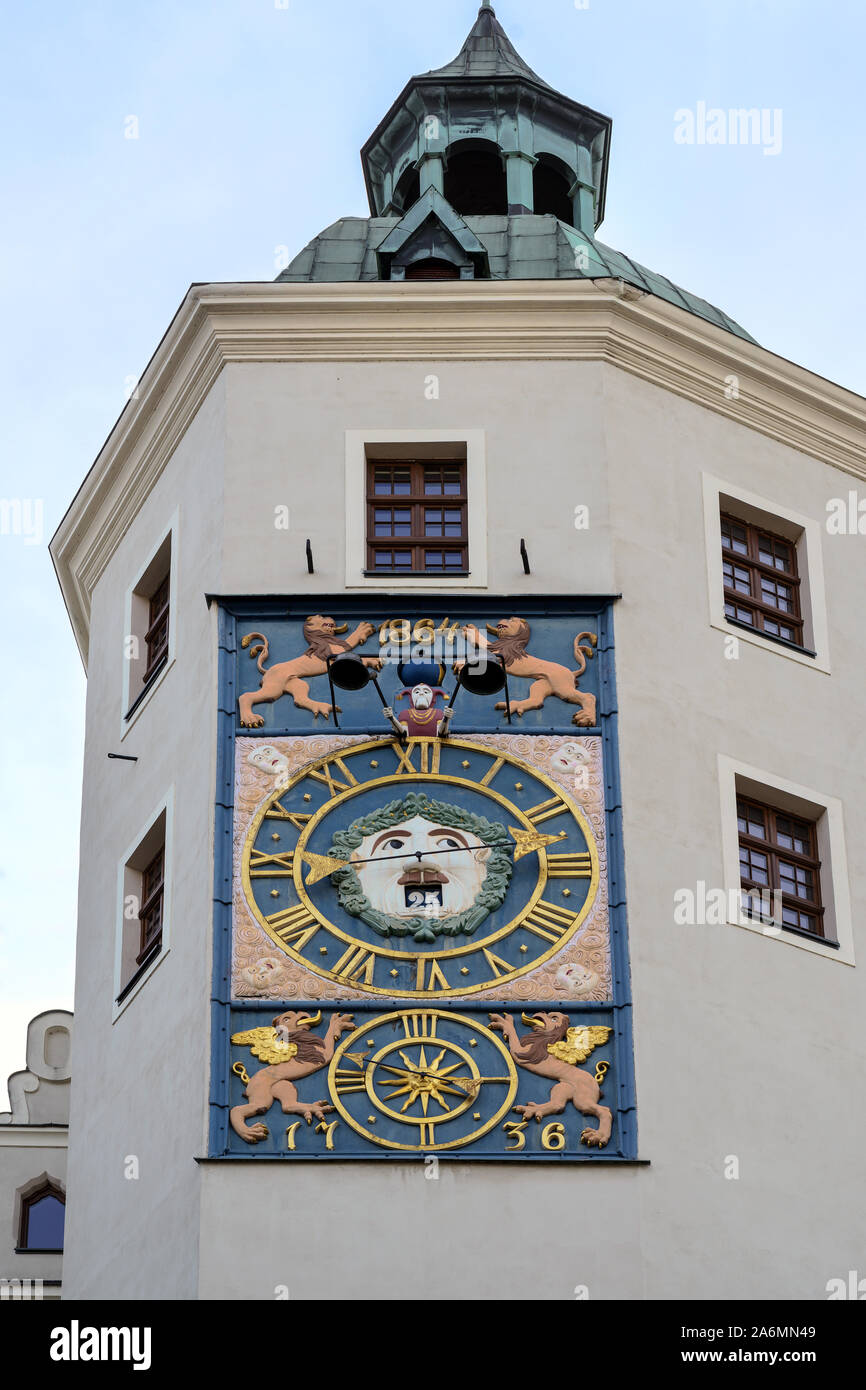 Horloge mécanique sur un tour du château Ducal à Szczecin, Pologne, ancien siège des ducs de Pomerania-Stettin Banque D'Images