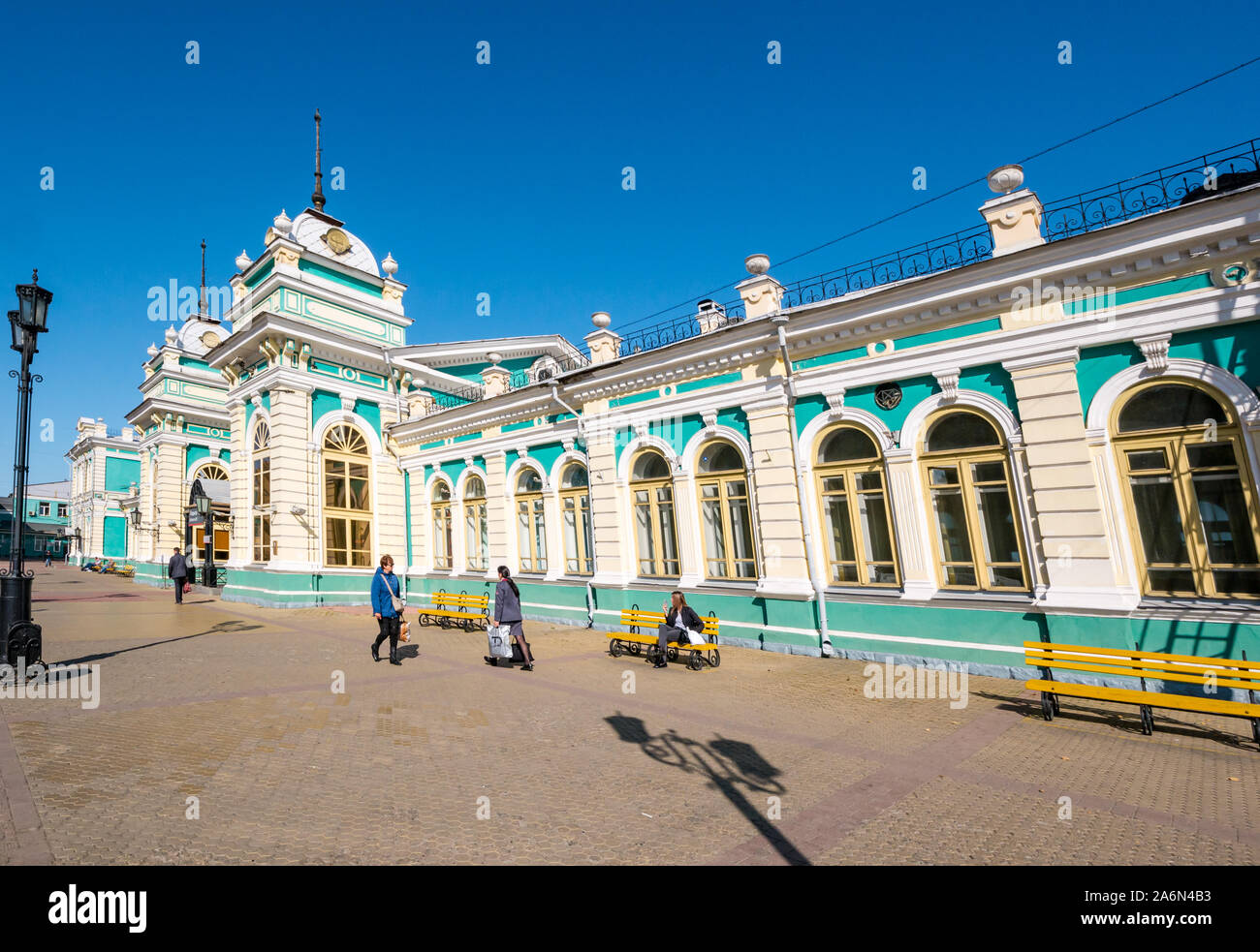 Grand façade de Irkoutsk Gare sur la ligne de train transsibérien, Irkoutsk, en Sibérie, Russie Banque D'Images