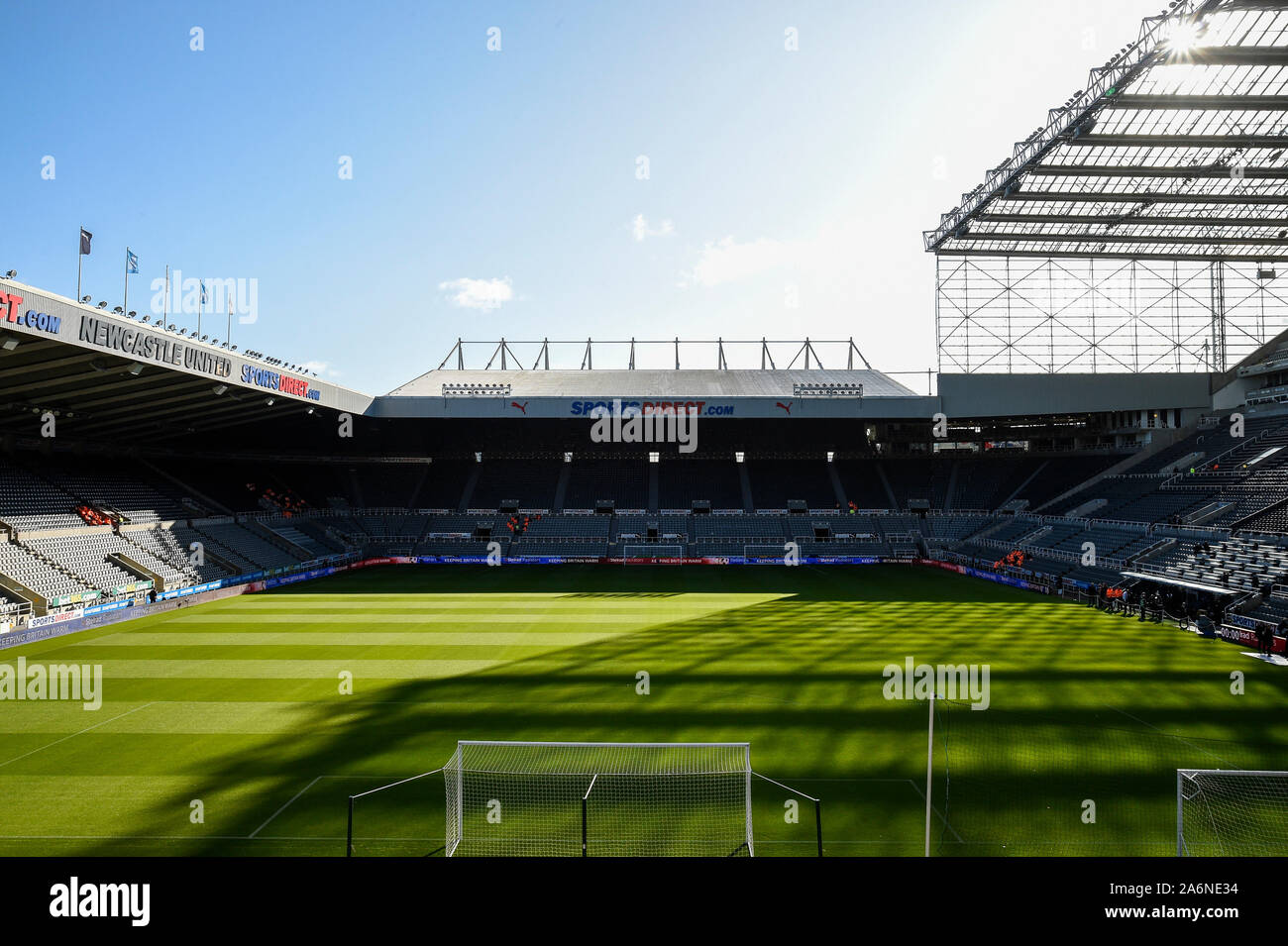 27 octobre 2019, St James's Park, Newcastle, Angleterre, Premier League, Newcastle United v Wolverhampton Wanderers : Saint James' Park baignée de soleil avant de kick-off Crédit : Iam brûler/News Images Banque D'Images